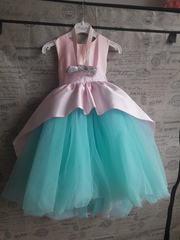 Продам платье нарядное детское + бантик для фотосесии 