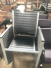 Продам б/у уличные стулья для кофеен,  баров