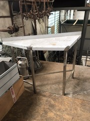 Продам новый стол трапецию из нержавеющей стали