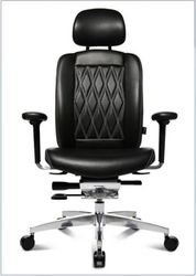 Кресло руководителя WAGNER AluMedic Limited S Comfort V60  черной коже