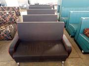 Продам диван с красным кантом для кофейни