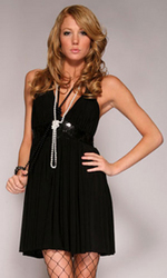 Маленькое черное платье с поясом из пайеток