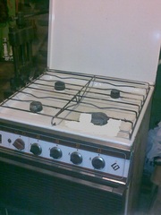 Продам плиту газовую 4 комфорки цена 550грн всё работает 