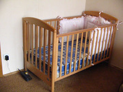 Продам деревянную детскую кроватку (Италия)