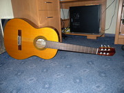 Продам гитару YAMAHA CG-151C   